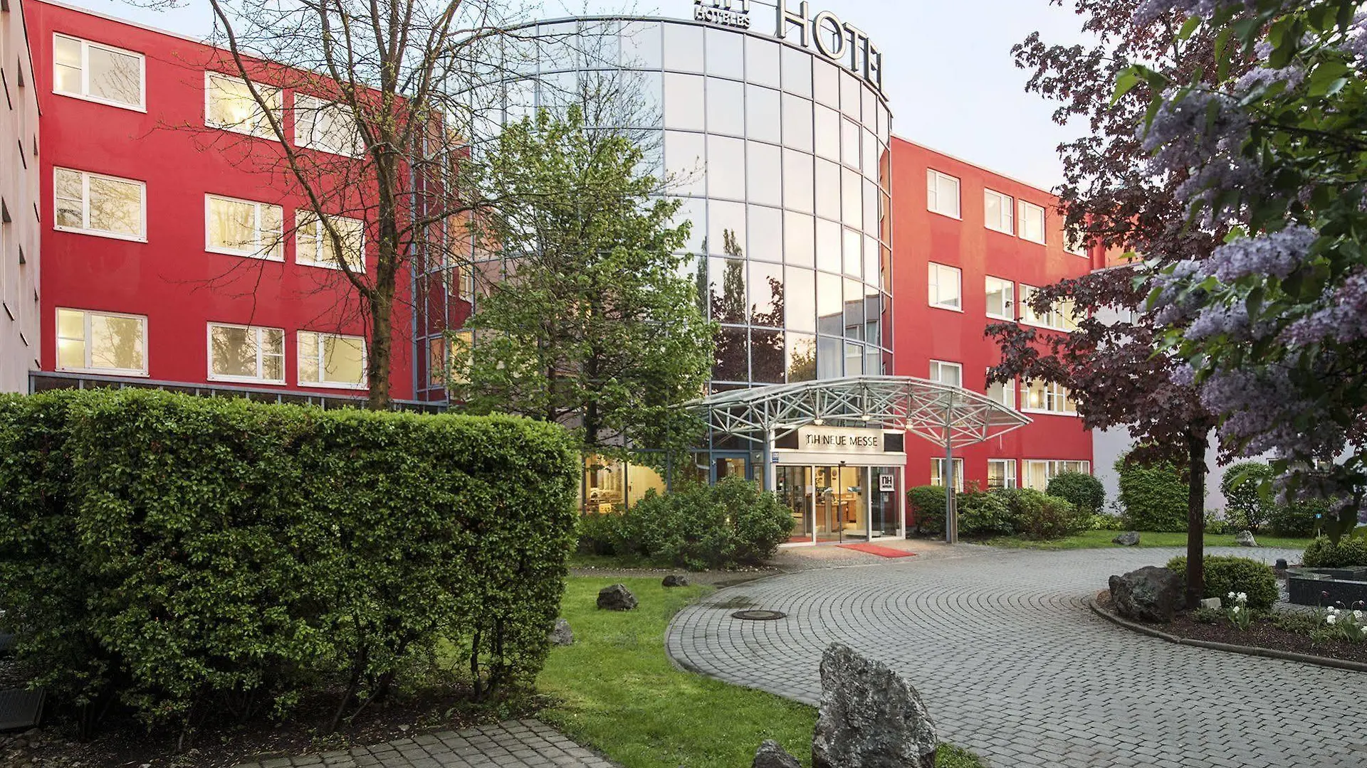 Nh Muenchen Messe Hotel 4*, München